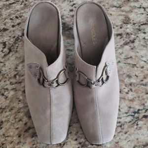 New Beige Suede Aerosoles Mules 10